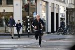 Amsterdam 16 maart 2020
Dries Roelvink hardlopend op de pc hooftstraat