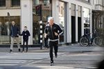 Amsterdam 16 maart 2020
Dries Roelvink hardlopend op de pc hooftstraat