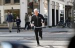 Amsterdam 16 maart 2020
Dries Roelvink hardlopend op de pc hooftstraat