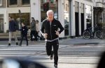 Amsterdam 16 maart 2020
Dries Roelvink hardlopend op de pc hooftstraat
