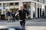 Amsterdam 16 maart 2020
Dries Roelvink hardlopend op de pc hooftstraat