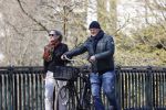 Amsterdam 4 april 2020
Ferdinand Grapperhaus met zijn vriendin liesbeth wytzes op straat in Amsterdam zuid.