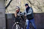 Amsterdam 4 april 2020
Ferdinand Grapperhaus met zijn vriendin liesbeth wytzes op straat in Amsterdam zuid.