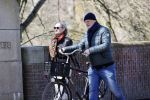 Amsterdam 4 april 2020
Ferdinand Grapperhaus met zijn vriendin liesbeth wytzes op straat in Amsterdam zuid.