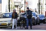 Amsterdam 4 april 2020
Ferdinand Grapperhaus met zijn vriendin liesbeth wytzes op straat in Amsterdam zuid.