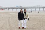 Scheveningen 20 maart 2020
Frank en Rogier met hun honden op het strand.