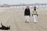 Scheveningen 20 maart 2020
Frank en Rogier met hun honden op het strand.