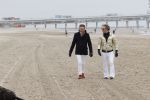 Scheveningen 20 maart 2020
Frank en Rogier met hun honden op het strand.