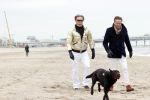 Scheveningen 20 maart 2020
Frank en Rogier met hun honden op het strand.