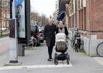 Amsterdam 18 maart 2020
Fulko v Kooperen met zijn vriendin achter de kinderwagen