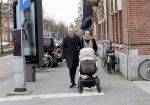 Amsterdam 18 maart 2020
Fulko v Kooperen met zijn vriendin achter de kinderwagen