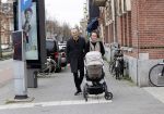 Amsterdam 18 maart 2020
Fulko v Kooperen met zijn vriendin achter de kinderwagen