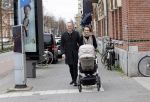 Amsterdam 18 maart 2020
Fulko v Kooperen met zijn vriendin achter de kinderwagen