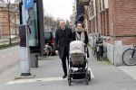 Amsterdam 18 maart 2020
Fulko v Kooperen met zijn vriendin achter de kinderwagen
