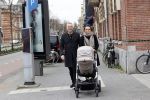 Amsterdam 18 maart 2020
Fulko v Kooperen met zijn vriendin achter de kinderwagen