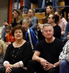 Volendam 8 maart 2020
Kwartfinale NK Turnen in Volendam . Jan Keizer en zijn vrouw komen hun kleindochter Lucy aanmoedigen .