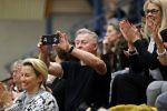 Volendam 8 maart 2020
Kwartfinale NK Turnen in Volendam . Jan Keizer en zijn vrouw komen hun kleindochter Lucy aanmoedigen .