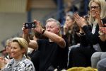 Volendam 8 maart 2020
Kwartfinale NK Turnen in Volendam . Jan Keizer en zijn vrouw komen hun kleindochter Lucy aanmoedigen .