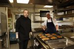 Amstelveen 2 april 2020
Johnny Heitinga bezorgt eten  voor bijzondere mensen ivm het Corona virus .