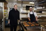 Amstelveen 2 april 2020
Johnny Heitinga bezorgt eten  voor bijzondere mensen ivm het Corona virus .