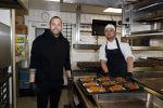 Amstelveen 2 april 2020
Johnny Heitinga bezorgt eten  voor bijzondere mensen ivm het Corona virus .