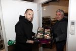 Amstelveen 2 april 2020
Johnny Heitinga bezorgt eten  voor bijzondere mensen ivm het Corona virus .