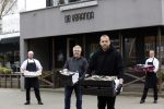 Amstelveen 2 april 2020
Johnny Heitinga bezorgt eten  voor bijzondere mensen ivm het Corona virus .