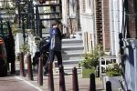Amsterdam 23 maart 2020
Matthijs v Nieuwkerk brengt zijn vrouw Karin v Munster naar hun huis op de gracht . Vervolgens rijdt hij naar zijn eigen appartement in complex Pontsteiger . Na daar een uurtje geweest te zijn rijdt hij op zijn fiets naar de westergasfabriek waar DWDD opgenomen wordt.