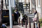 Amsterdam 23 maart 2020
Matthijs v Nieuwkerk brengt zijn vrouw Karin v Munster naar hun huis op de gracht . Vervolgens rijdt hij naar zijn eigen appartement in complex Pontsteiger . Na daar een uurtje geweest te zijn rijdt hij op zijn fiets naar de westergasfabriek waar DWDD opgenomen wordt.