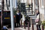 Amsterdam 23 maart 2020
Matthijs v Nieuwkerk brengt zijn vrouw Karin v Munster naar hun huis op de gracht . Vervolgens rijdt hij naar zijn eigen appartement in complex Pontsteiger . Na daar een uurtje geweest te zijn rijdt hij op zijn fiets naar de westergasfabriek waar DWDD opgenomen wordt.