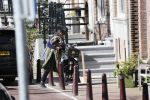 Amsterdam 23 maart 2020
Matthijs v Nieuwkerk brengt zijn vrouw Karin v Munster naar hun huis op de gracht . Vervolgens rijdt hij naar zijn eigen appartement in complex Pontsteiger . Na daar een uurtje geweest te zijn rijdt hij op zijn fiets naar de westergasfabriek waar DWDD opgenomen wordt.