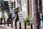 Amsterdam 23 maart 2020
Matthijs v Nieuwkerk brengt zijn vrouw Karin v Munster naar hun huis op de gracht . Vervolgens rijdt hij naar zijn eigen appartement in complex Pontsteiger . Na daar een uurtje geweest te zijn rijdt hij op zijn fiets naar de westergasfabriek waar DWDD opgenomen wordt.