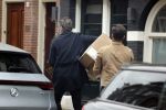 Amsterdam 2 april 2020
Leco v Zadelhoff doet boodschappen met zijn partner