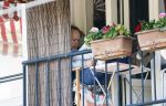 Amsterdam 11 april 2020
Marc marie Huijbregts verschuilt zich op zijn balkon