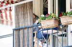 Amsterdam 11 april 2020
Marc marie Huijbregts verschuilt zich op zijn balkon