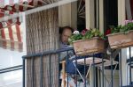 Amsterdam 11 april 2020
Marc marie Huijbregts verschuilt zich op zijn balkon