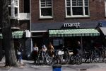 Amsterdam 17 april 2020
Bij Marqt staan mensen buiten te wachten ivm het corona virus