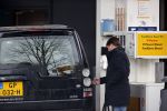 Amsterdam 19 maart 2020
Martijn Krabbe gaat tanken bij shell.