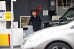 Amsterdam 19 maart 2020
Martijn Krabbe gaat tanken bij shell.