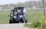 Ouderkerk aan de Amstel 11 april 2020
Connie Witteman en haar zoon Marvin Breukhoven  met zijn vriend Rick rijden met hun 2 biro CCCC karretjes langs de Amstel.
