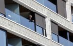 Amsterdam 23 maart 2020
Matthijs v Nieuwkerk brengt zijn vrouw Karin v Munster naar hun huis op de gracht . Vervolgens rijdt hij naar zijn eigen appartement in complex Pontsteiger . Na daar een uurtje geweest te zijn rijdt hij op zijn fiets naar de westergasfabriek waar DWDD opgenomen wordt.