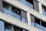 Amsterdam 23 maart 2020
Matthijs v Nieuwkerk brengt zijn vrouw Karin v Munster naar hun huis op de gracht . Vervolgens rijdt hij naar zijn eigen appartement in complex Pontsteiger . Na daar een uurtje geweest te zijn rijdt hij op zijn fiets naar de westergasfabriek waar DWDD opgenomen wordt.