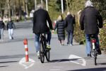 Amsterdam 23 maart 2020
Matthijs v Nieuwkerk brengt zijn vrouw Karin v Munster naar hun huis op de gracht . Vervolgens rijdt hij naar zijn eigen appartement in complex Pontsteiger . Na daar een uurtje geweest te zijn rijdt hij op zijn fiets naar de westergasfabriek waar DWDD opgenomen wordt.