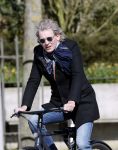 Amsterdam 23 maart 2020
Matthijs v Nieuwkerk brengt zijn vrouw Karin v Munster naar hun huis op de gracht . Vervolgens rijdt hij naar zijn eigen appartement in complex Pontsteiger . Na daar een uurtje geweest te zijn rijdt hij op zijn fiets naar de westergasfabriek waar DWDD opgenomen wordt.