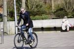 Amsterdam 23 maart 2020
Matthijs v Nieuwkerk brengt zijn vrouw Karin v Munster naar hun huis op de gracht . Vervolgens rijdt hij naar zijn eigen appartement in complex Pontsteiger . Na daar een uurtje geweest te zijn rijdt hij op zijn fiets naar de westergasfabriek waar DWDD opgenomen wordt.
