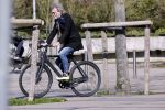 Amsterdam 23 maart 2020
Matthijs v Nieuwkerk brengt zijn vrouw Karin v Munster naar hun huis op de gracht . Vervolgens rijdt hij naar zijn eigen appartement in complex Pontsteiger . Na daar een uurtje geweest te zijn rijdt hij op zijn fiets naar de westergasfabriek waar DWDD opgenomen wordt.