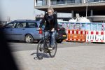 Amsterdam 23 maart 2020
Matthijs v Nieuwkerk brengt zijn vrouw Karin v Munster naar hun huis op de gracht . Vervolgens rijdt hij naar zijn eigen appartement in complex Pontsteiger . Na daar een uurtje geweest te zijn rijdt hij op zijn fiets naar de westergasfabriek waar DWDD opgenomen wordt.