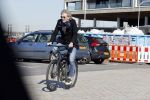 Amsterdam 23 maart 2020
Matthijs v Nieuwkerk brengt zijn vrouw Karin v Munster naar hun huis op de gracht . Vervolgens rijdt hij naar zijn eigen appartement in complex Pontsteiger . Na daar een uurtje geweest te zijn rijdt hij op zijn fiets naar de westergasfabriek waar DWDD opgenomen wordt.