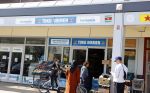 Diemen 17 april 2020
Rijen mensnen bij winkelcentrum Diemen
