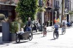 Amsterdam 11 april 2020
Michel v d Bergh en zijn vriendin Kimberley Klaver met de kinderen